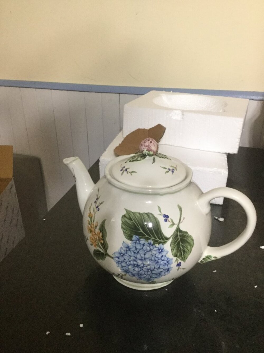 PRINCESS HOUSE Exclusive Vintage Garden Large Tea Pot In box no chips or cracks